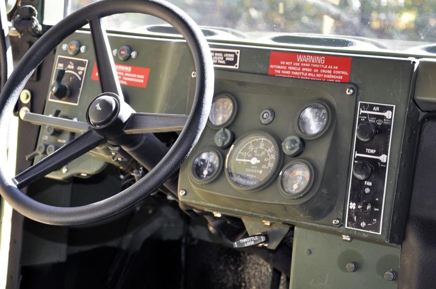 Панель приборов HMMWV M998 1984 года  (фото 4 из 12)